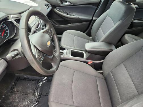 Pepperdust Metallic 2018 Chevrolet Cruze LT