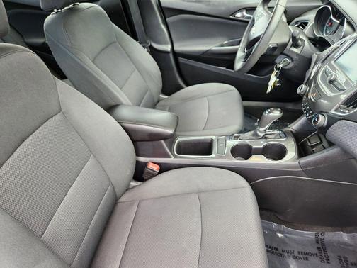 Pepperdust Metallic 2018 Chevrolet Cruze LT