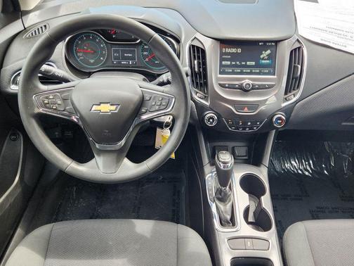 Pepperdust Metallic 2018 Chevrolet Cruze LT