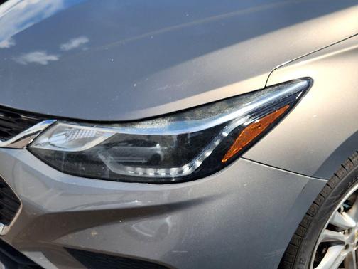 Pepperdust Metallic 2018 Chevrolet Cruze LT