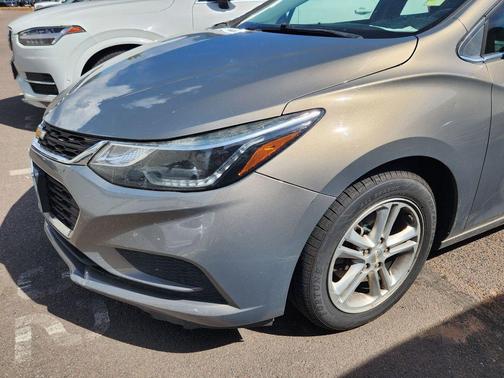 Pepperdust Metallic 2018 Chevrolet Cruze LT