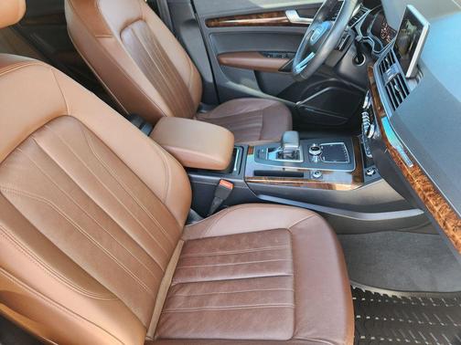 Ibis White 2018 Audi Q5 2.0T Tech Premium