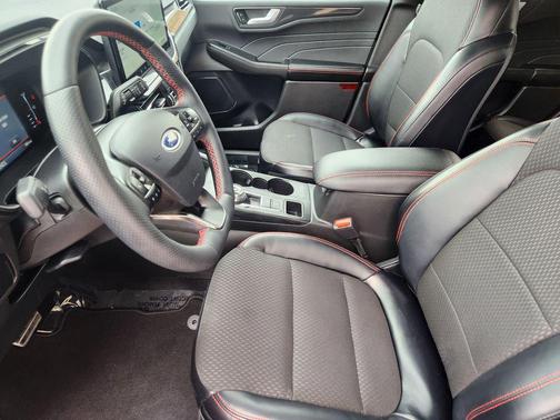 Silver Metallic 2024 Ford Escape ST-Line Select