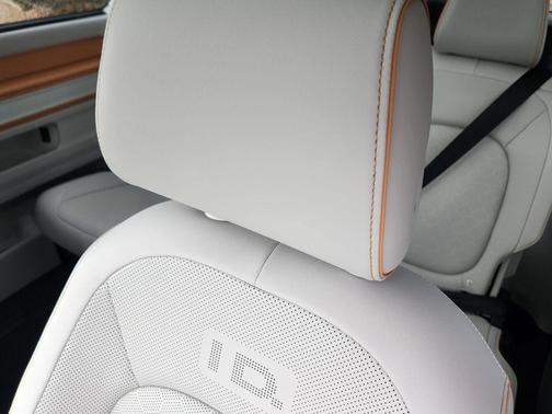 2025 Volkswagen ID. Buzz Pro S Plus with 4MOTION