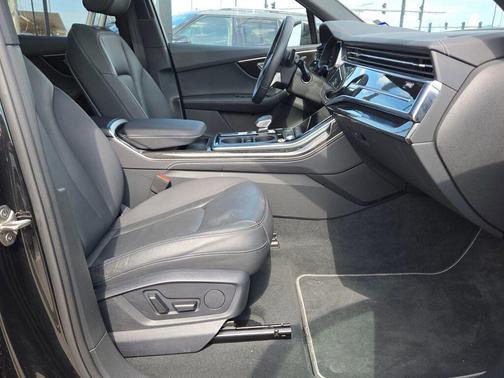 Mythos Black Metallic 2025 Audi Q7 55 Premium Plus