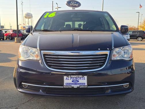 2016 Chrysler Town & Country Touring