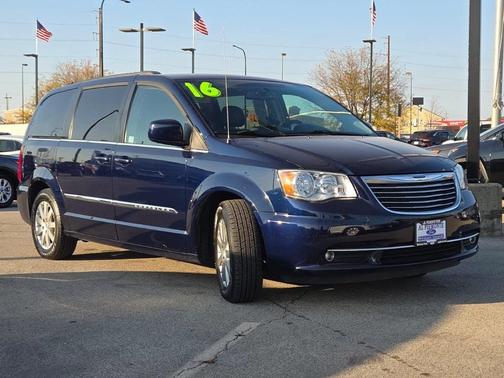 2016 Chrysler Town & Country Touring