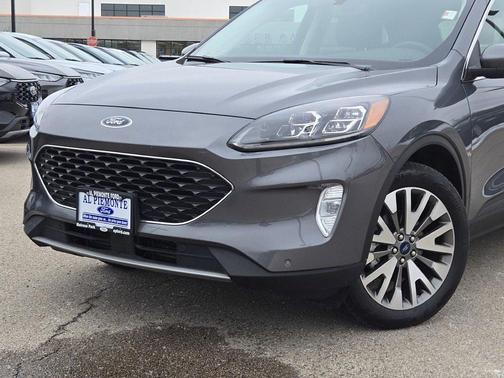 2022 Ford Escape Titanium