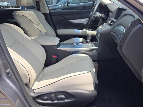 2016 INFINITI Q70 3.7X