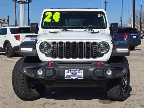 Bright White Clearcoat 2024 Jeep Wrangler Rubicon
