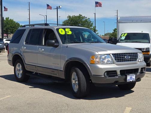 Silver Birch Clearcoat Metallic 2005 Ford Explorer XLT