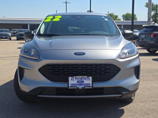 Iconic Silver Metallic 2022 Ford Escape SE