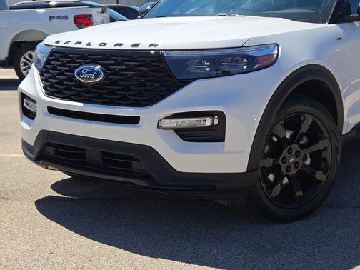 Star White Metallic Tri-Coat 2024 Ford Explorer ST-Line