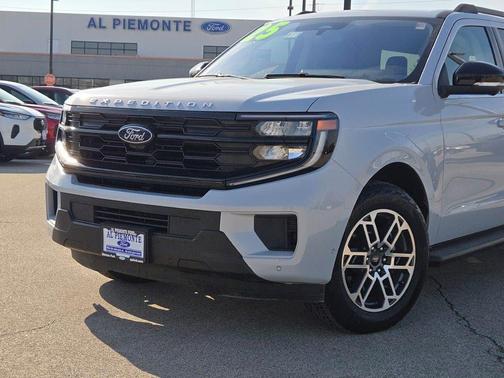 2025 Ford Expedition Max Active 4x4