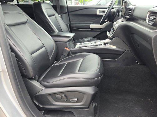 Silver Metallic 2021 Ford Explorer XLT
