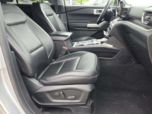 Silver Metallic 2021 Ford Explorer XLT