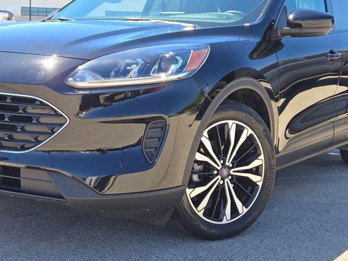 Agate Black Metallic 2022 Ford Escape SE