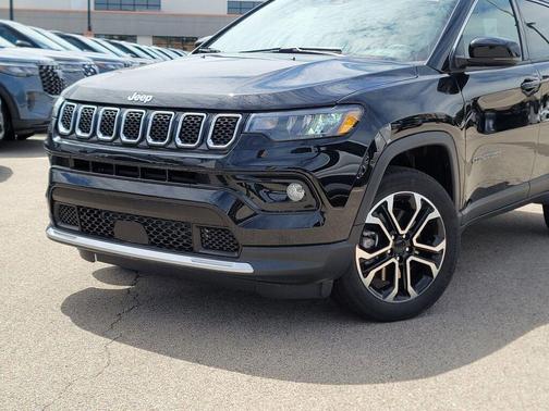 Diamond Black Crystal Pearlcoat 2023 Jeep Compass Limited