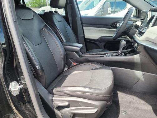 Diamond Black Crystal Pearlcoat 2023 Jeep Compass Limited