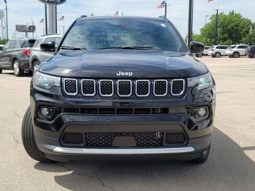 Diamond Black Crystal Pearlcoat 2023 Jeep Compass Limited