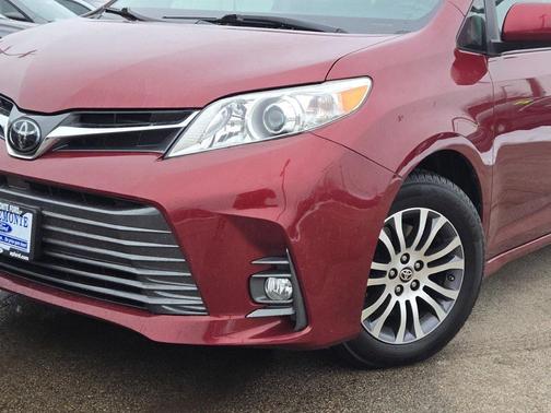 2020 Toyota Sienna XLE