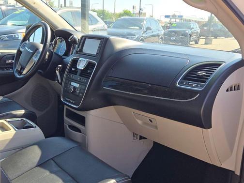 2012 Chrysler Town & Country Touring