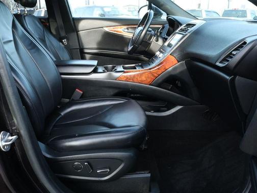 2019 Lincoln Nautilus Select