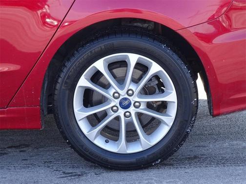 Photo 5 of 23 of 2020 Ford Fusion SE