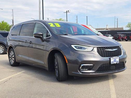Crystal Metallic 2023 Chrysler Pacifica Hybrid Touring L