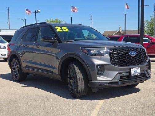 Gray Metallic 2025 Ford Explorer ST-Line