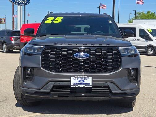 Gray Metallic 2025 Ford Explorer ST-Line