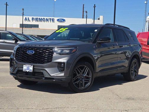Gray Metallic 2025 Ford Explorer ST-Line