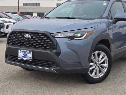 2024 Toyota Corolla Cross LE