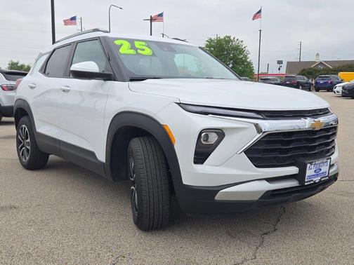 Summit White 2025 Chevrolet Trailblazer LT