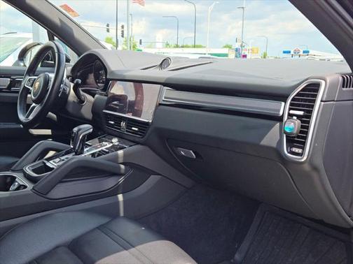 2023 Porsche Cayenne Platinum Edition