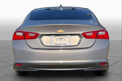 Pepperdust Metallic 2018 Chevrolet Malibu LT