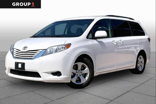 Super White 2015 Toyota Sienna LE