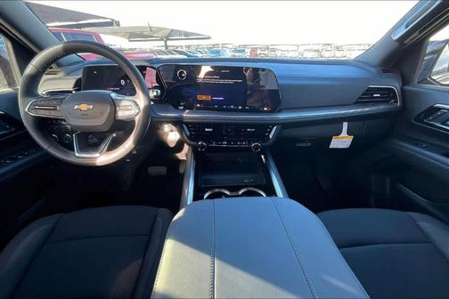 2025 Chevrolet Suburban LS