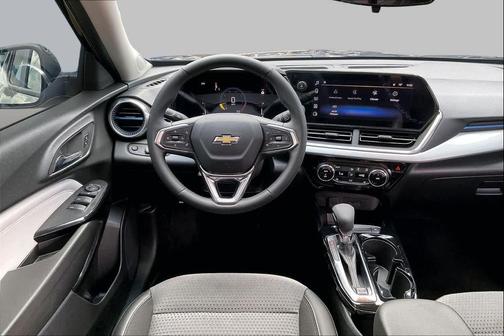 Mosaic Black Metallic 2024 Chevrolet Trax LT