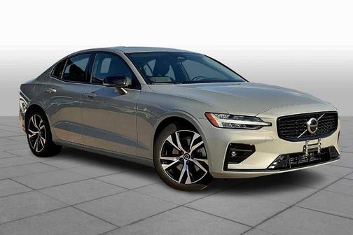 2024 Volvo S60 B5 Core Dark Theme