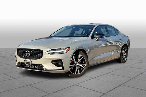 2024 Volvo S60 B5 Core Dark Theme
