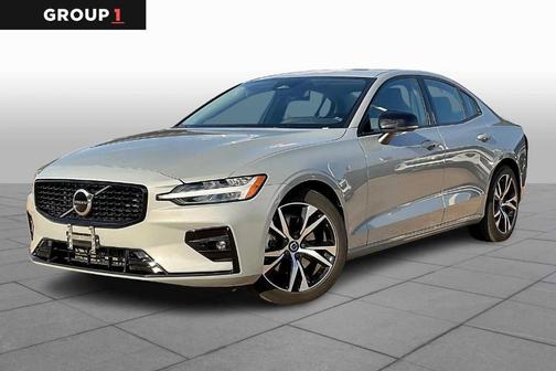 2024 Volvo S60 B5 Core Dark Theme