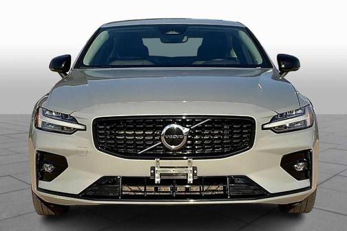 2024 Volvo S60 B5 Core Dark Theme
