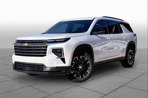 Iridescent Pearl Tricoat 2025 Chevrolet Traverse LT