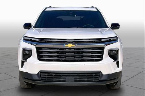 Iridescent Pearl Tricoat 2025 Chevrolet Traverse LT