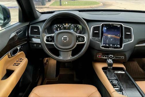 2019 Volvo XC90 T6 Momentum