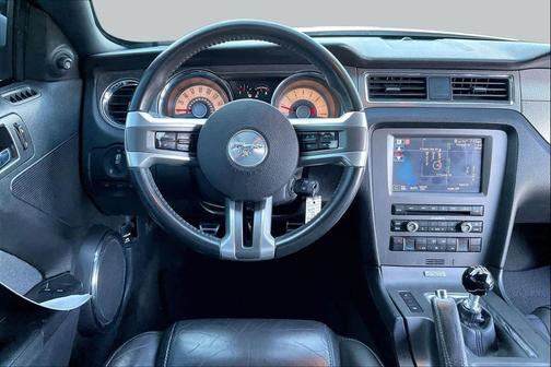 PERFORMANCE WHITE 2012 Ford Mustang GT Premium