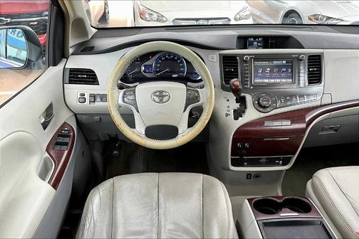 2011 Toyota Sienna XLE