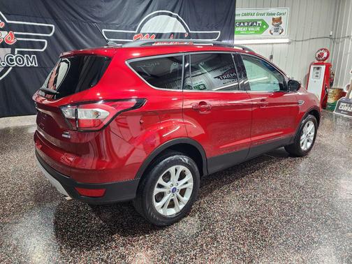MAROON 2018 Ford Escape SEL