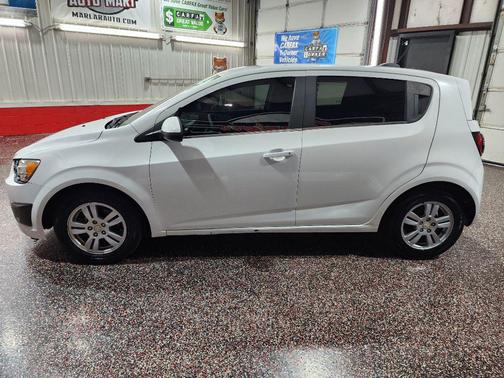 WHITE 2016 Chevrolet Sonic LT
